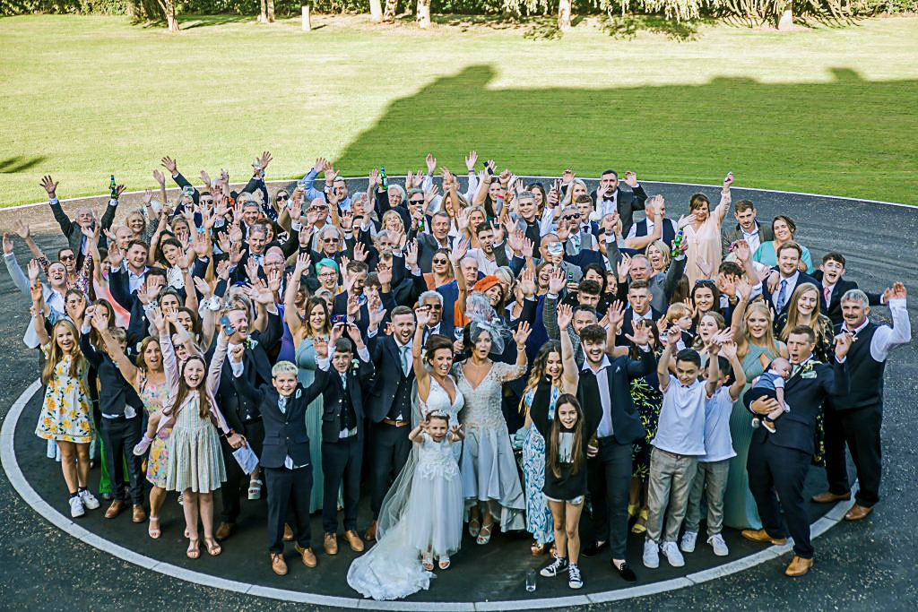 bride groom wedding party group photo 1 1 1024x683 1