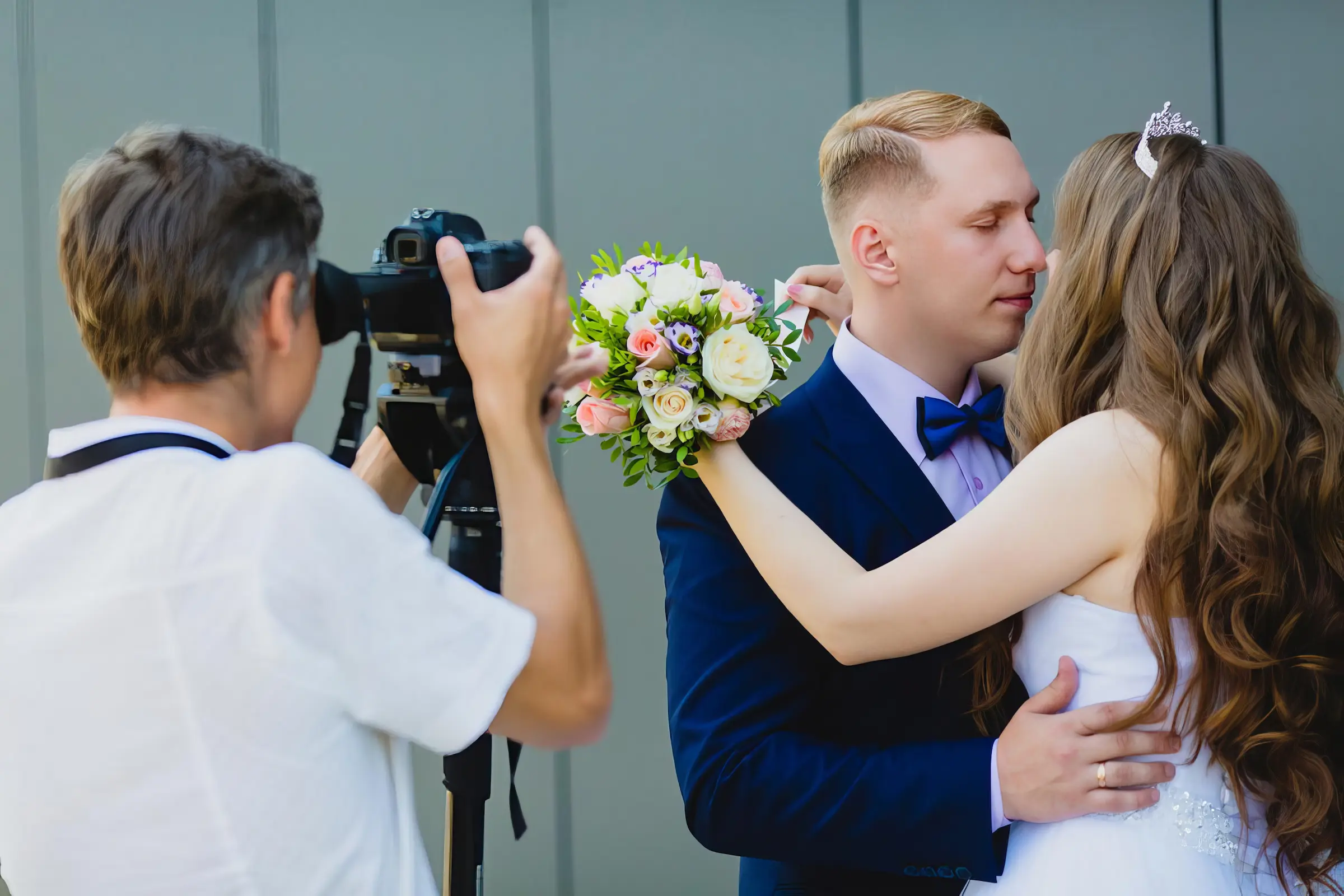 Norfolk Wedding Videographer - Bride Groom Kiss Shoot
